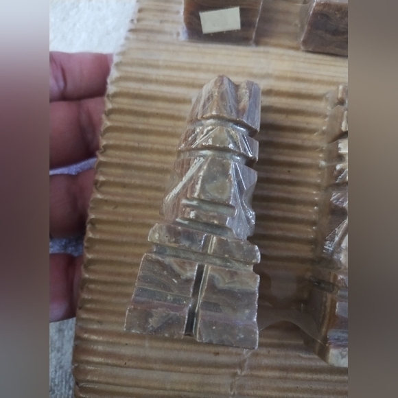 Vintage 32 Piece Aztec Chess Set Carved Stone Quartz White & Tan/Brown - Picture 2 of 5